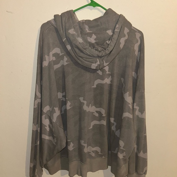 American Eagle Outfitters Gray Camo Sweatshirt - Picture 3 of 3